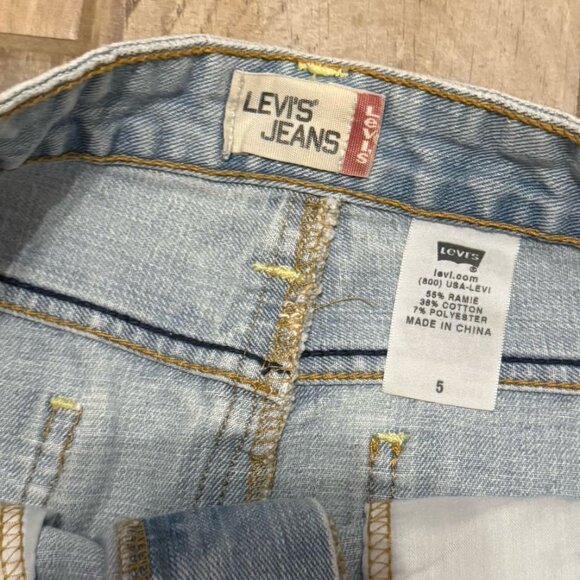 Levi's Jeans Denim Cut Off Skirt Paisley Patches Distressed - Picture 4 of 4